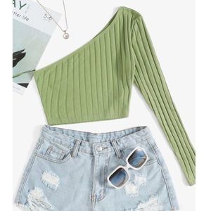 One shoulder crop top